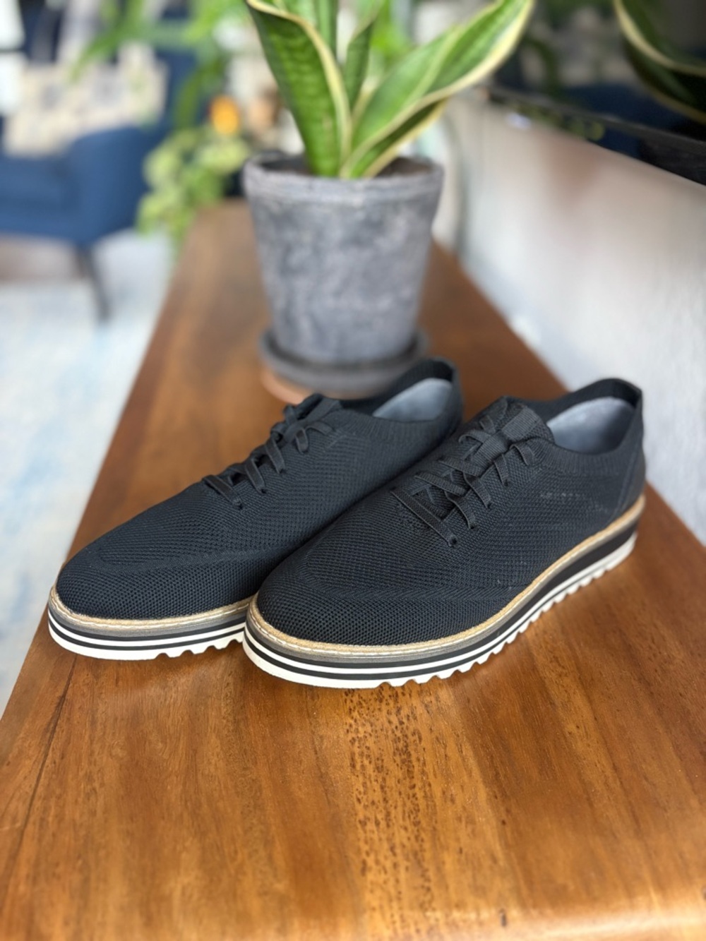 Adam Tucker Black stretch Knit Derby Shoes with Layered Contrast Sole. Sz 7.5